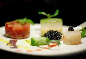Thunfisch- und Eismeergarnelentartar mit Störkaviar