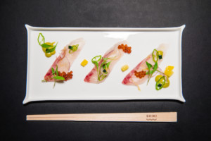 SASHIMI VON DER GOLDBRASSE IM NIKKEI-STYLE